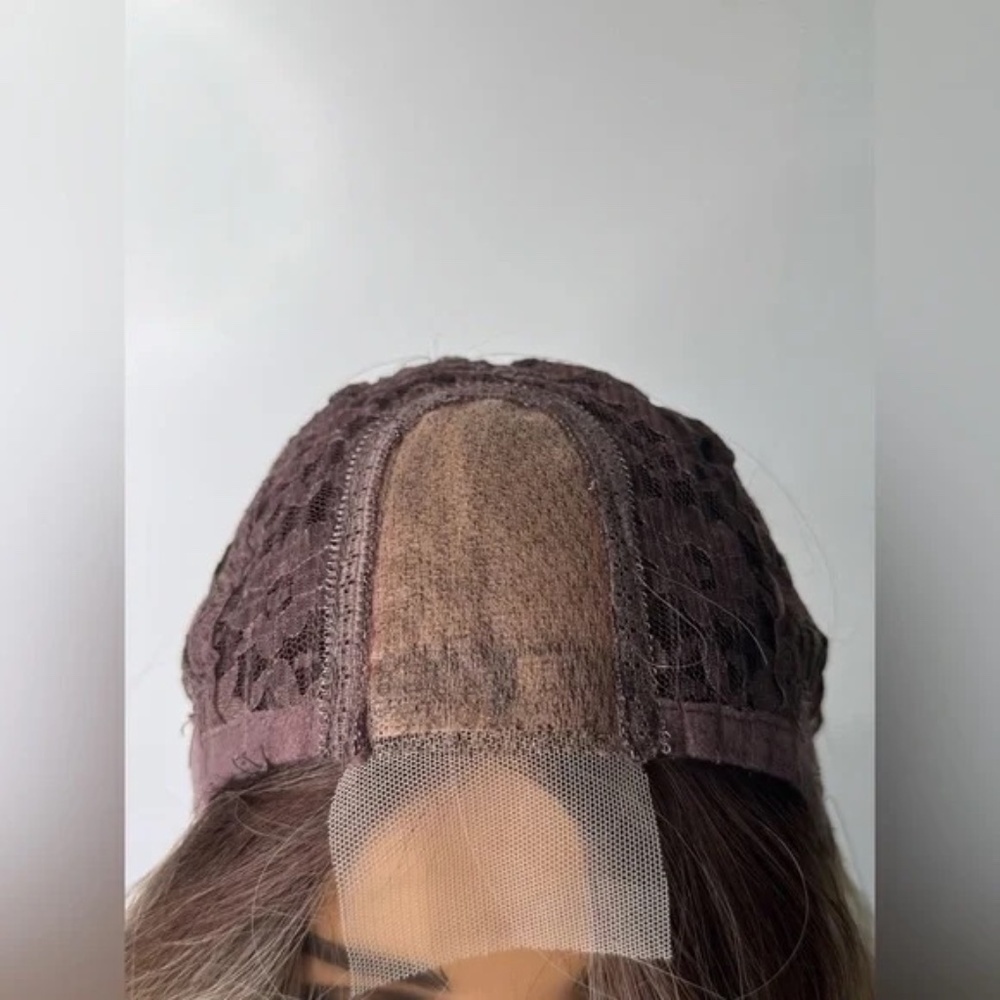 Blonde Lace Front Wig – Long Wavy Ombre Wig with Natural Hairline 28 In - Picture 10 of 10